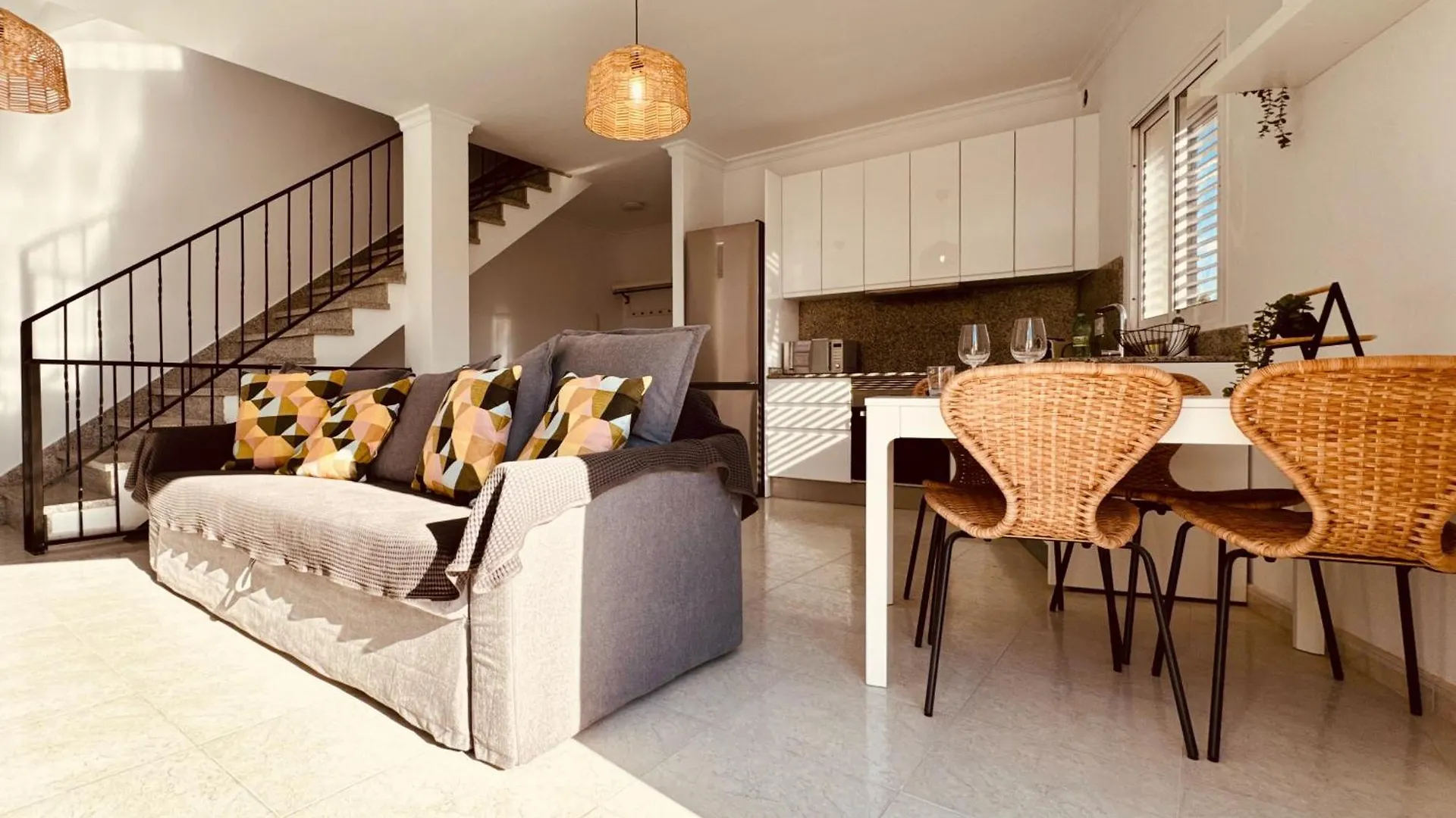 Click & Guest -Terrace With Sea And Mountain Views Villa San Bartolomé Semesterbostad